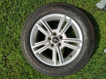 Prodám pneu 215 65r17 - 7