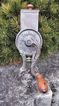 Velmi starý (cca 110-115let) krásný zdobený mlýnek DUPLEX - 7