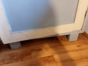 Stará skříň vhodná k renovaci - 7