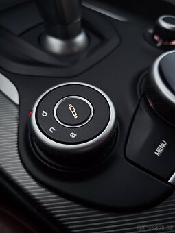 Alfa Romeo Giulia 2.0TB Q2 285HP Pogea / Performance Pack - 7