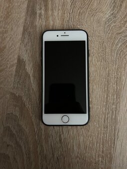 iPhone 8 - 7