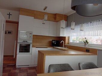 Prodáme rodinný dům 5+1 - 7