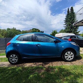 Mazda 2 1.3 benzín 55kw rok 2011 - 7