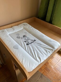 Skříňka s přebalovacím pultem - 7