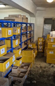 k prodeji stabilní biznes se suvenýry a skladem produktů - 7