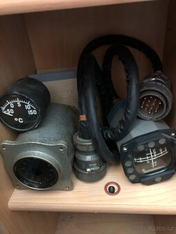 Letecke, vrtulnikove, a tankove pristroje, manualy - 7