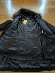 Dámský černý zimní kabát s kapucí - 7