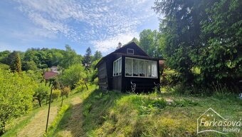 Chata s pozemkem v zahrádkářské kolonii v Albrechticích. - 7