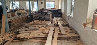 Dřevo různých rozměrů - 7