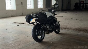 Suzuki GSR 750 - 7