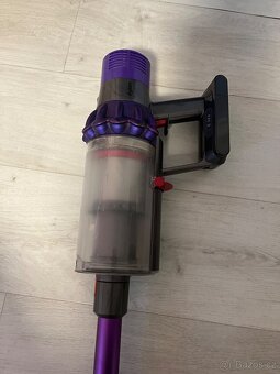 Tyčový a ruční vysavač Dyson V10 - 7