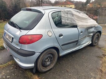 Bouraný Peugeot 206 1.4, benzín - 7