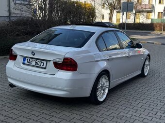 BMW Řada 3 E90 320i 110kW Sedan Navi Aut. klima Šíbr ALU R18 - 7