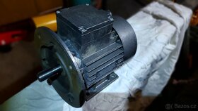 Elektromotor 220/380V , Výkon: 0,37kW,Tvar: patko-přírubový - 7