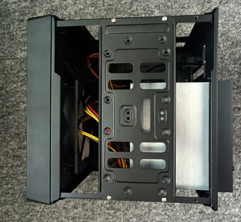 case Cooler Master Elite 110 Mini-ITX, zdroj a USB-C bracket - 7