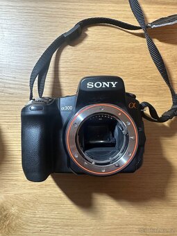 Sony Alpha A300 + 3 objektivy (včetně Minolta 50mm) + batoh - 7