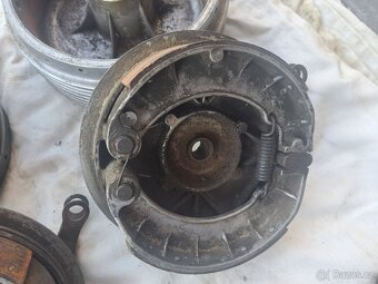 Jawa 250 350 Panelka - náboje kol + brzdové štíty - 7