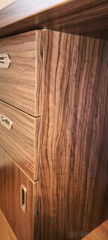 Prodám zachovalý dětský psací stůl - 7