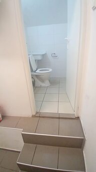 PRONÁJEM OBCHODNÍHO PROSTORU 40m2 - 7