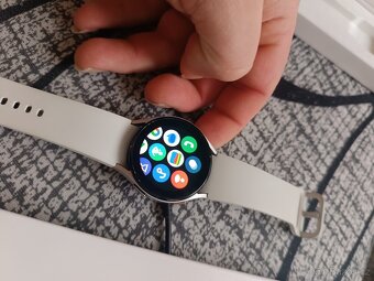 Samsung Galaxy Watch 4 stříbrné - 7