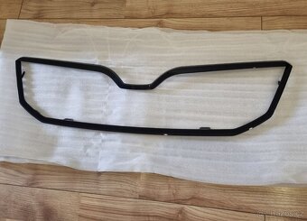 PREDNI MASKA OCTAVIA 3 / 3FL / 4 RAMECEK GRILU MASKY CERNY - 7