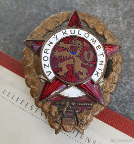 Čestný odznak Vzorný kulometník dekret vyznamenání etue ČSLA - 7