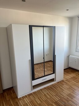 Šatní skříň - 7