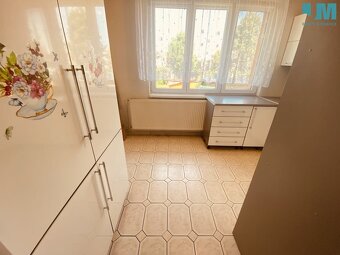 Prodej bytu 3+1 (64 m2) se zahrádkou, balkonem, garáží a skl - 7