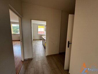 Nabízíme pronájem bytové jednotky 3+1, v ulici Kyjická 4650, - 7