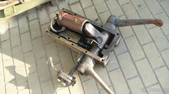 Rozvodovka + blok hydrauliky na Zetor 4011 - 5648 - 7