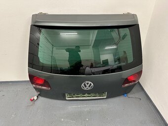 VW Touareg zadní část - 7