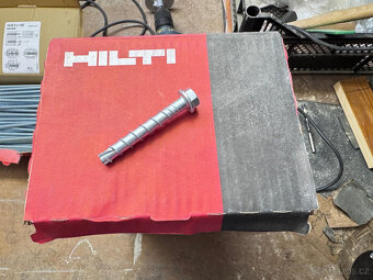 Šrouby upevňovací do betonu/zdi HILTI - 7
