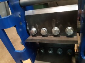 Velký masivní štěpkovač, špalíkovač, drtič - - 7