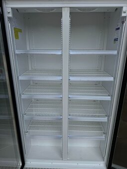 Prosklená chladicí lednice 117x63,5x226cm - 7