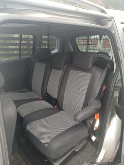 Mazda 5 rok 2007 . 2.0 nafta 81kw - 7