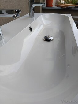 Umyvadlová skříňka s umyvadlem - 7