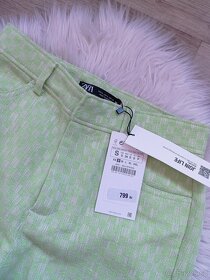 Zelené vzorované kalhoty Zara - 7