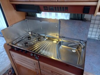Prodám karavan hobby 495 UL . EL POJEZD,  ODDĚLENÉ POSTELE - 7