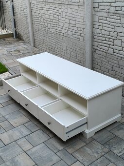 Prodám TV stolek IKEA Liatorp - 7
