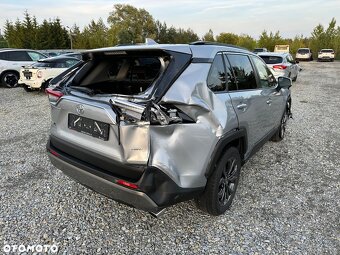 Toyota RAV 4 Rok výroby: září 2022 Stav tachometru: 80 000 - 7