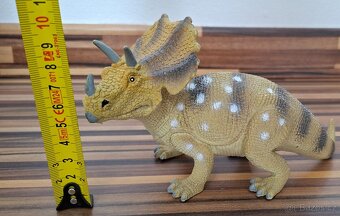17 figurek dinosaurů - 7