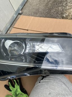 xenon xenon svetlo skoda superb iii 3 pravy B - 7