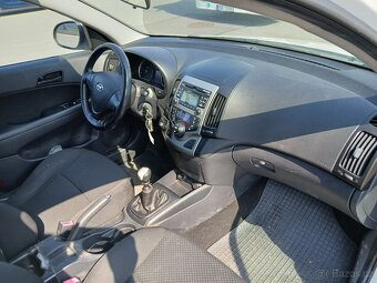 Hyundai i30 kombi, 1.6 CRDi, 66kW,Nová STK, tažné - 7