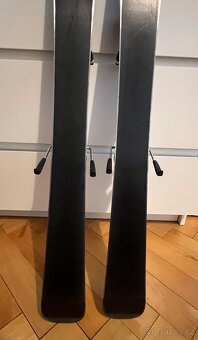 Lyže Elan 100cm + lyžáky Atomic - 7