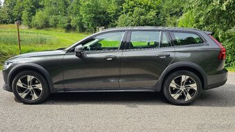 Volvo V60 B4 2.0 Cross Country, 1.majitel 2021, TOP stav - 7