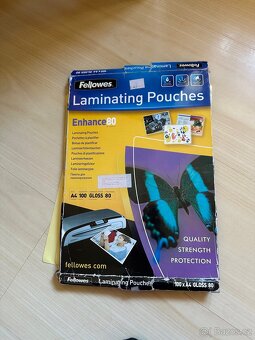 Laminovačka Fellowes i s fóliemi - 7