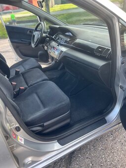 Honda FR-V - 7