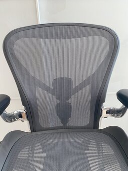 Kancelářská židle Herman Miller Aeron B Exclusive NOVÁ - 7