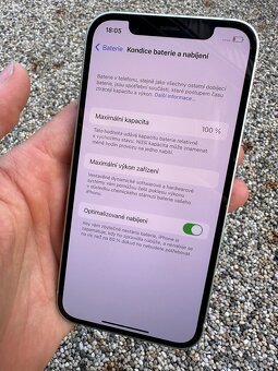 iPhone 12 - baterie 100% - 7