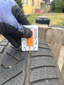 Pirelli zimní 225/55 R17 5mm - 7